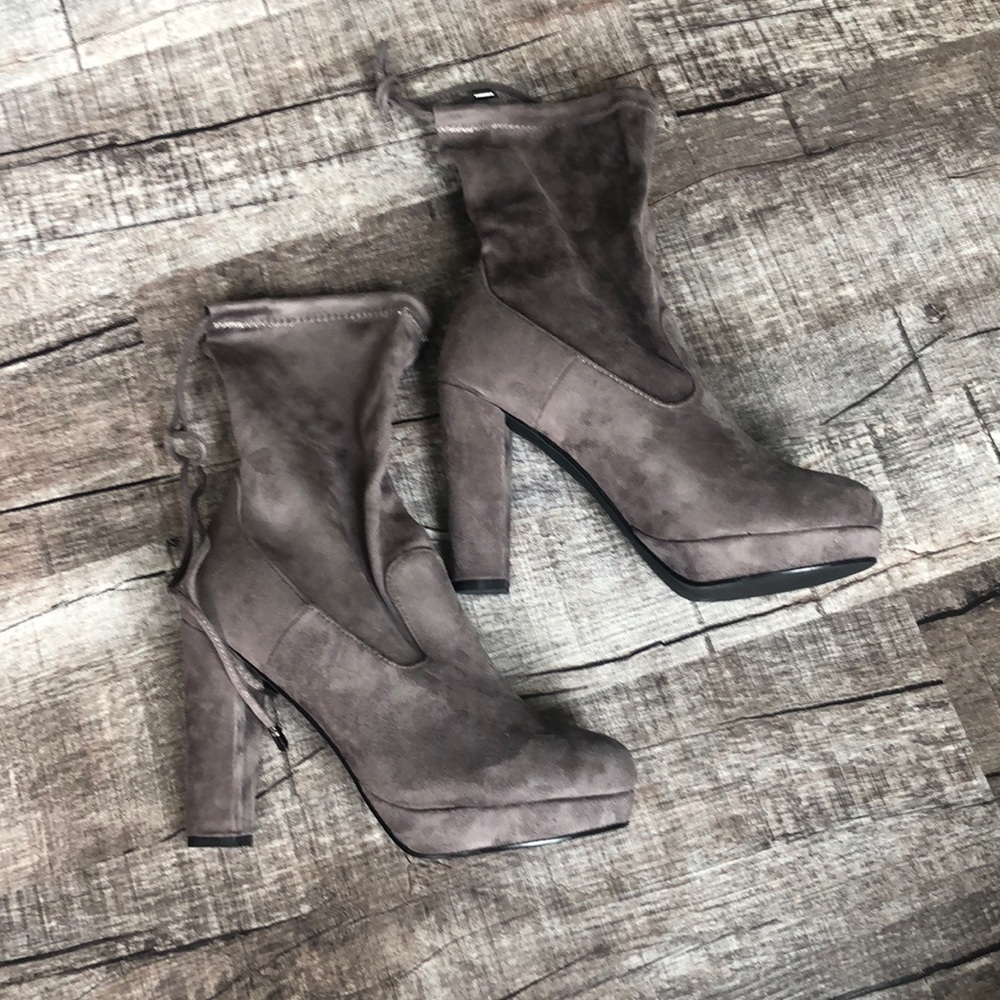 NWOT Catherine Malandrino grey booties size 8